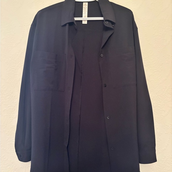ALO Yoga Women's Black button Down shirt - Picture 3 of 6